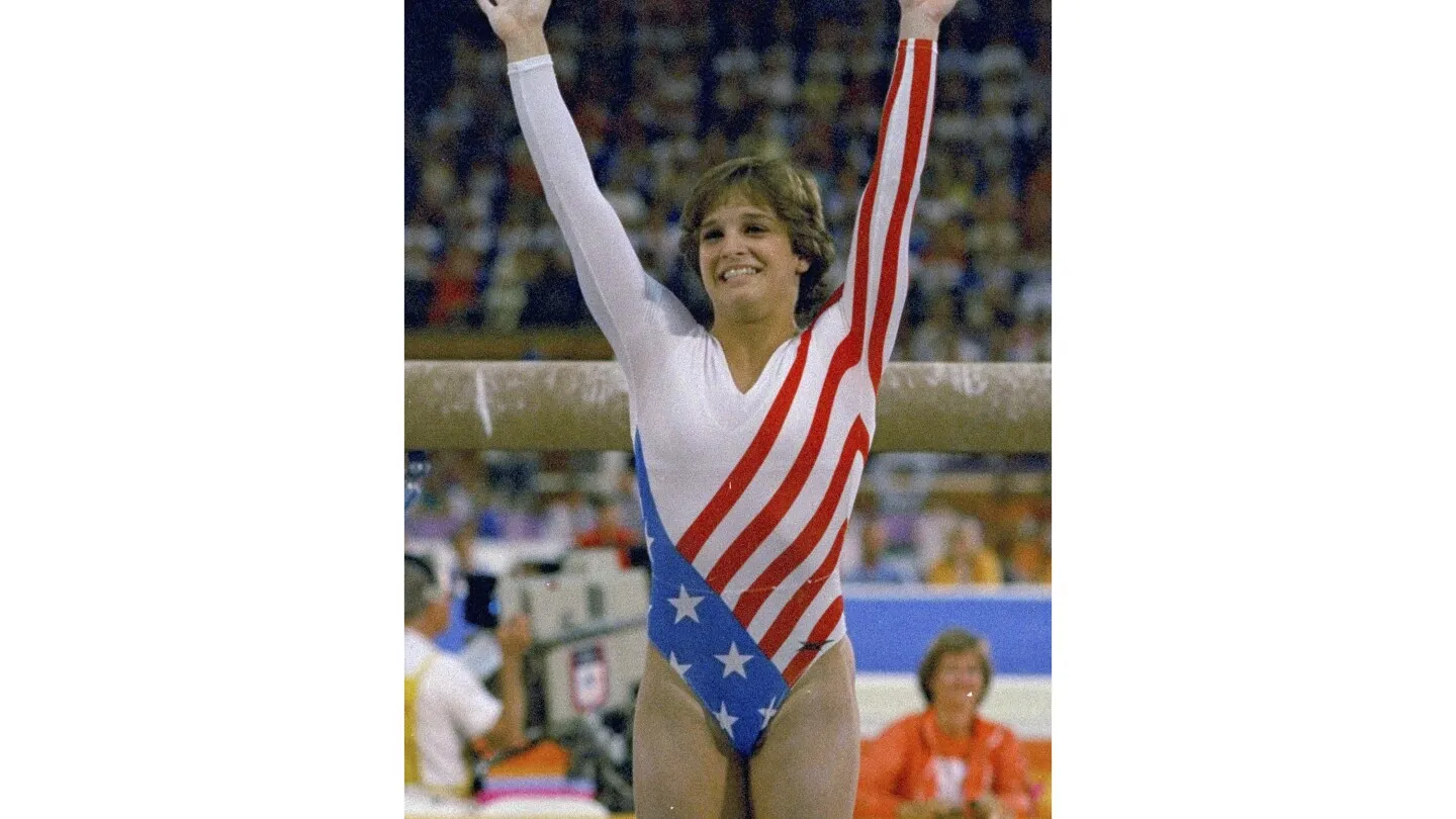 Mary Lou Retton mengaku tidak bersalah, didenda $100 karena mengemudi dalam keadaan mabuk, berkomitmen untuk membuat perubahan positif