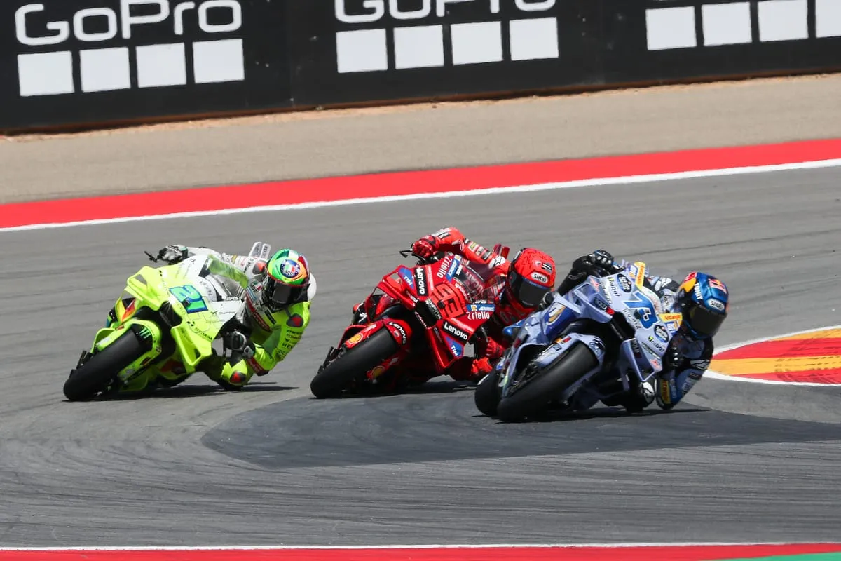Marquez Raih Kemenangan Sprint Aragon dari Belakang, Bagnaia Mimpi Buruk