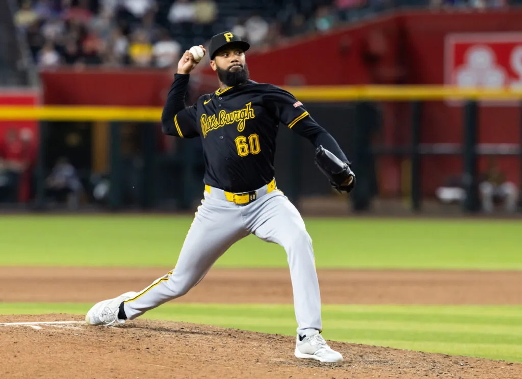 MLB Beri Skorsing Empat Pertandingan ke Dennis Santana dari Pirates