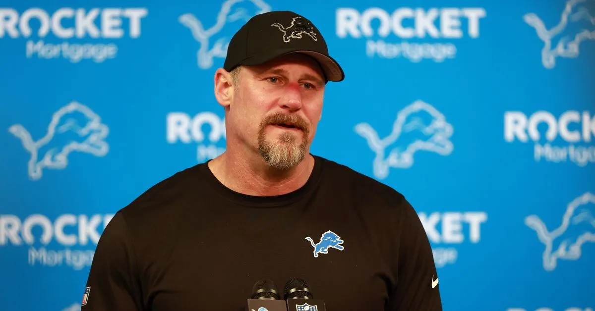 Dan Campbell memuji Frank Ragnow, membantah narasi kontrak 'tidak sopan'